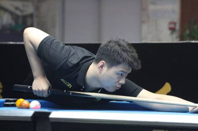 维尼修斯领取上赛季欧冠MVP：工作和个性带你走向更高的境界